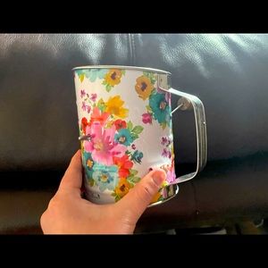 Handheld flour sifter